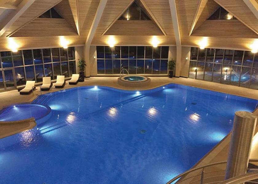 Pool/Beach Area