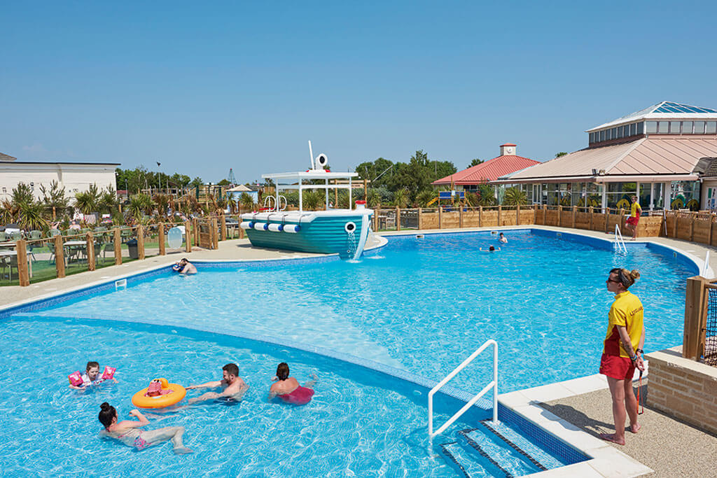 Pool/Beach Area