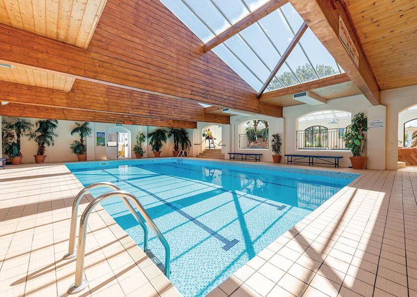 Pool/Beach Area
